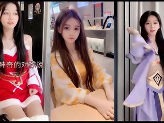 Tiny Asian babe flaunts her hot body on cam